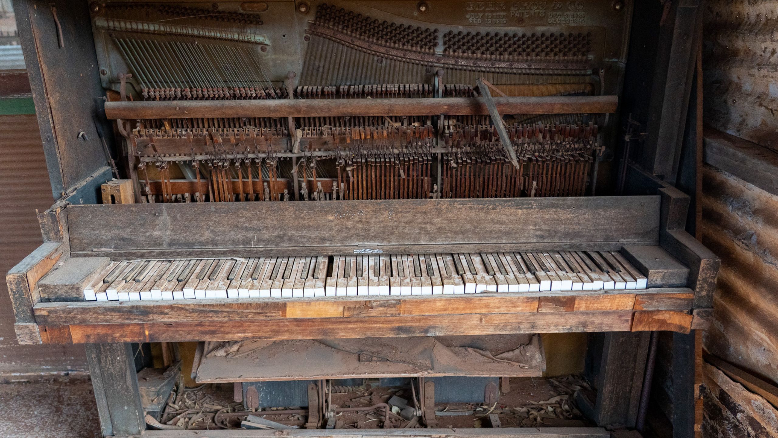 Abandoned piano in Gwalia, Western Australia. Weathered and broken, a relic from the town’s gold mining era."