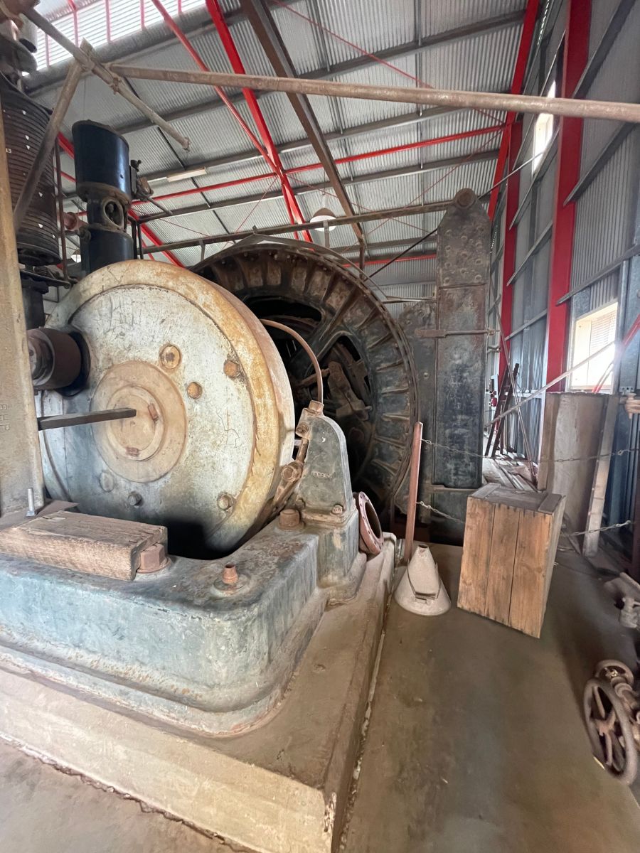 Historic-steam-winder-gwalia-mining-machinery